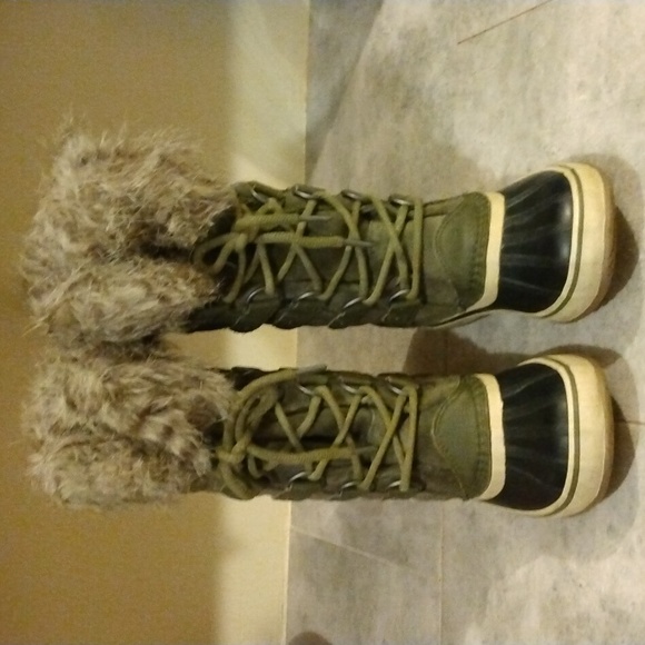 Sorel Boots - Picture 3 of 11